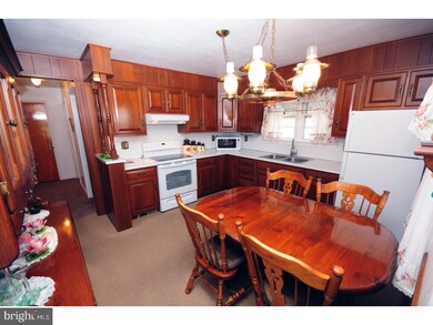 555 Lemon St, Pottstown, PA 19464 - photo 5