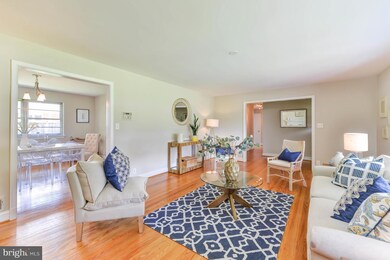 5842 Glen Forest Dr, Falls Church, VA 22041 - photo 3