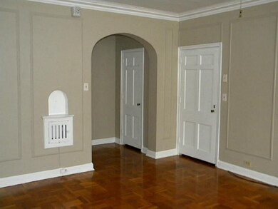 Entry/Foyer.
