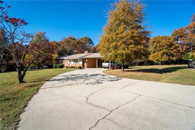 2310 Hemlock Dr, High Point, NC 27265 - photo 4