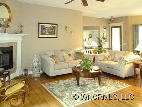 Living Room with fireplace