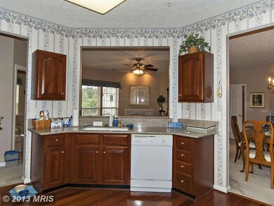 2404 Chestnut Terrace Ct unit 202, Odenton, MD 21113 - photo 6