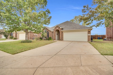 10620 Donnis Dr, Fort Worth, TX 76244 - photo 3