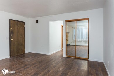 315 Krane Drive Unit 1-large-005-19-Livi