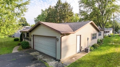 128 E Parkway Dr, Warren, IN 46792 - photo 3