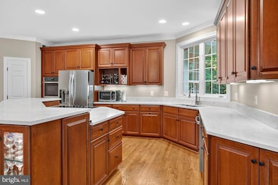 11689 Heinz Ct, Oakton, VA 22124 - photo 2