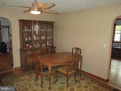 27 College Ave, Stewartstown, PA 17363 - photo 4