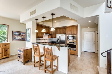 Kitchen / Breakfast Bar