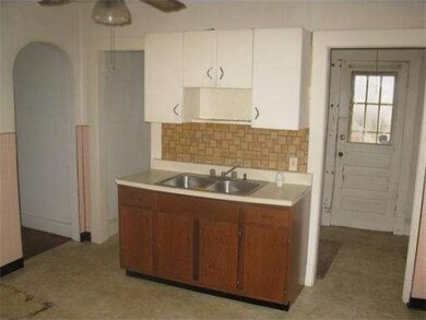 60 Clayton St, Springfield, MA 01107 - photo 2