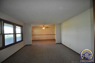 2919 SW Auburn Rd, Topeka, KS 66614 - photo 2