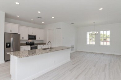 04_1817291stPlaceN_92_KitchenDiningRoom_