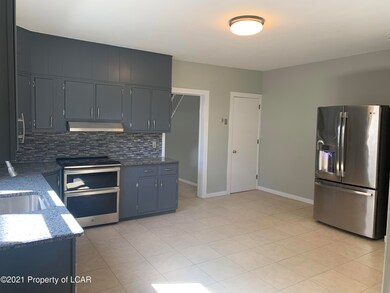 611 LOCUST BEAUTIFUL KITCHEN