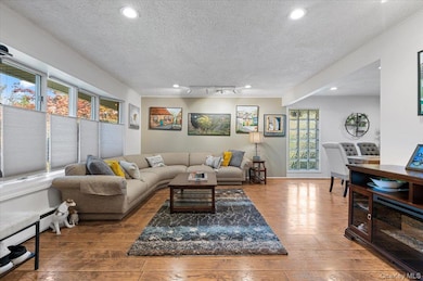 2 Doone Dr, Syosset, NY 11791 - photo 4