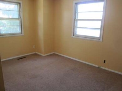 105 Pueblo Rd, Carpentersville, IL 60110 - photo 5