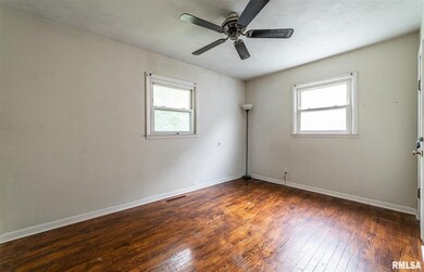 422 N Hamilton St, Lincoln, IL 62656 - photo 5