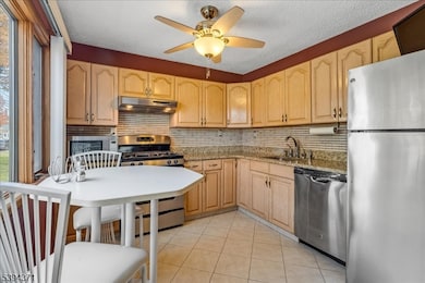 81 Maple Hill Rd, Clifton, NJ 07013 - photo 4