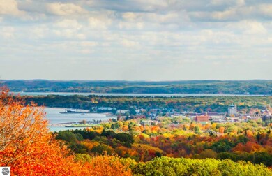 13564 S Bahia Vista Dr, Traverse City, MI 49684 - photo 4