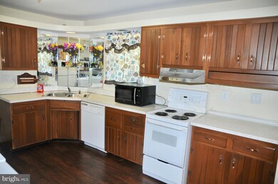 1 Chapel View Ct, Silver Spring, MD 20904 - photo 2