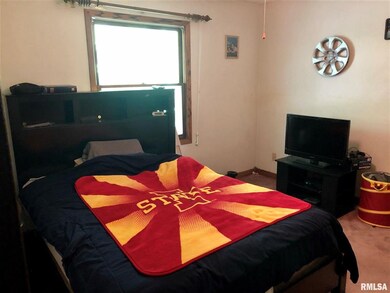 1677 W 49th St, Davenport, IA 52806 - photo 7