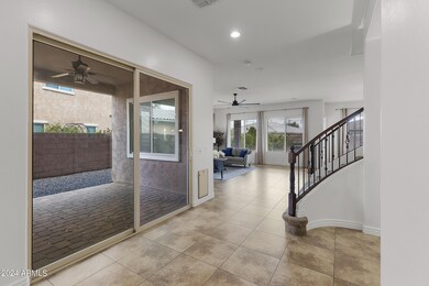 2514 E Lindrick Dr-5