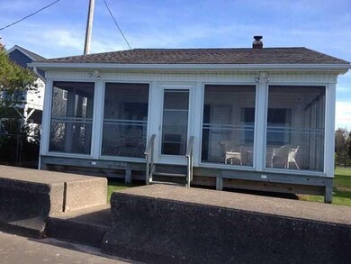 Porch - Enclosed Fabulous enclosed/screened porch 