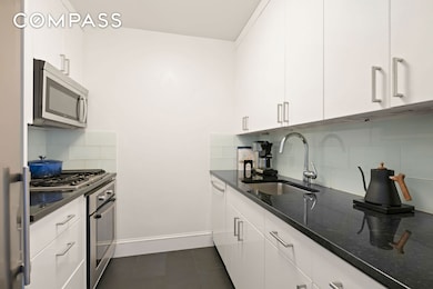 SixtyFour unit 21B, New York, NY 10065 - photo 3