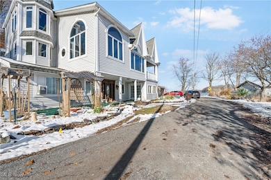 584 Apple Dr, Akron, OH 44319 - photo 3