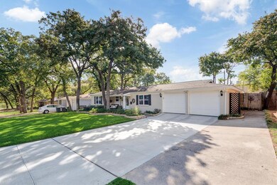 609 Woodcrest Dr, Hurst, TX 76053 - photo 3