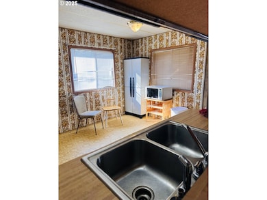 22210 Tiller Trail Hwy, Days Creek, OR 97429 - photo 4