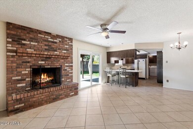 426 S. Cactus Wren - Family Room