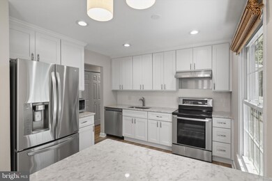 8583 Tyrolean Way, Springfield, VA 22153 - photo 7