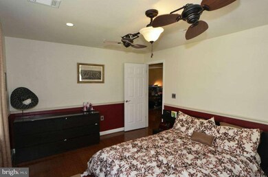 4151 S Four Mile Run Dr unit 304, Arlington, VA 22204 - photo 2