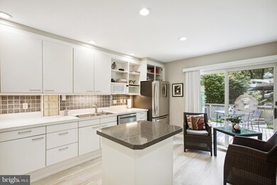 11436 Links Dr, Reston, VA 20190 - photo 4