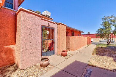 10624 Cuatro Vistas Dr unit B, El Paso, TX 79935 - photo 6