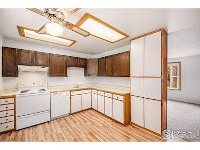 Functional eat-in kitchen