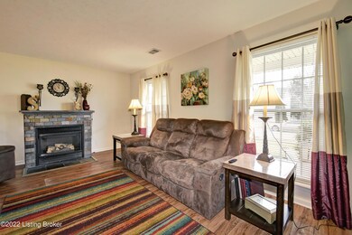 8022 Apple Valley Dr, Louisville, KY 40228 - photo 4