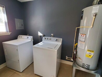 1211 W Snyder St, Alvin, TX 77511 - photo 7