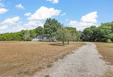 292 Kelly Brook Cir, Weatherford, TX 76087 - photo 3