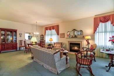 005_Living Room