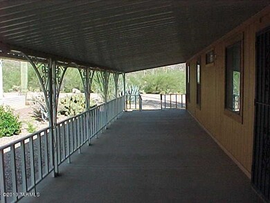 VIEW OF SIDE PATIO TO BACK YARD