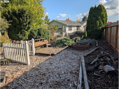 311 SW Jasmine Ct, McMinnville, OR 97128 - photo 5