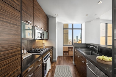 Chelsea Stratus unit 33A, New York, NY 10011 - photo 5