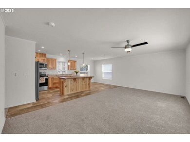 498 Moffit Ln, Springfield, OR 97477 - photo 3