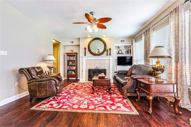 DEN/FAMILY ROOM
