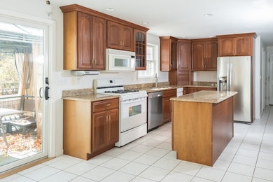 4 Locust Hill Ln, Whitman, MA 02382 - photo 2