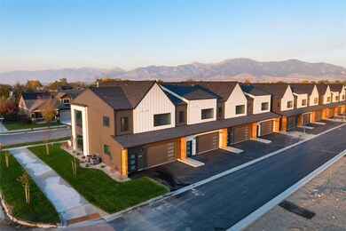 Birds eye view of property featuring a mountain vi