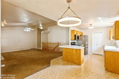 05_7554S5040W_21001_Greatroom_HiRes - M