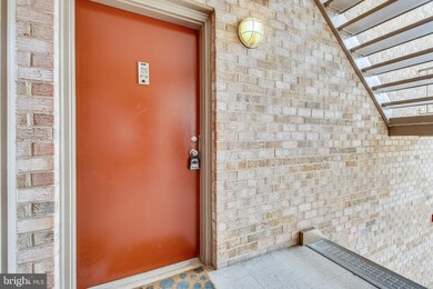 24 Manor Cir unit 105, Takoma Park, MD 20912 - photo 2