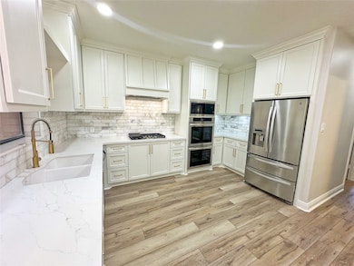 Kitchen comes with gas stove, double ovens, built