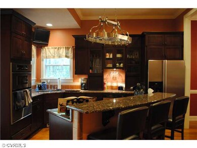 Kitchen - Beautifully appointed with island, Jenn-